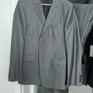Men’s Gray Gucci Suit